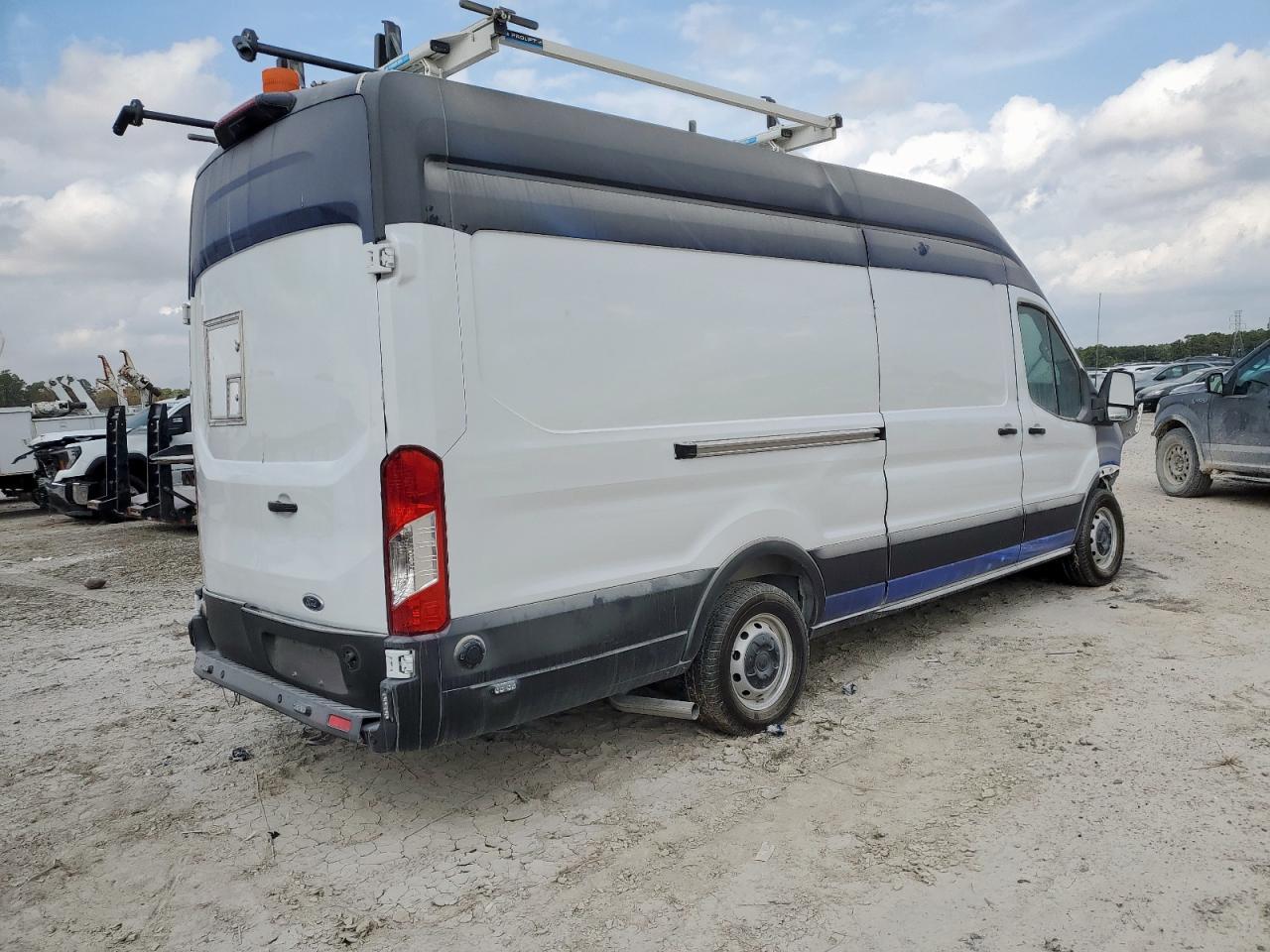 2025 Ford Transit T-250 - Фото 3