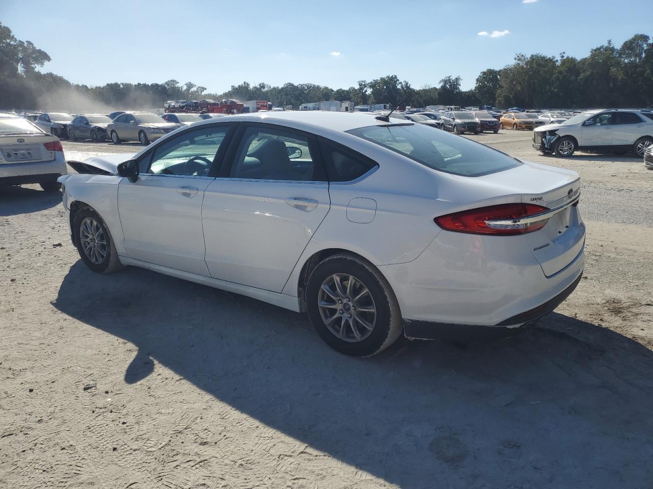 2017 Ford Fusion S - Фото 2
