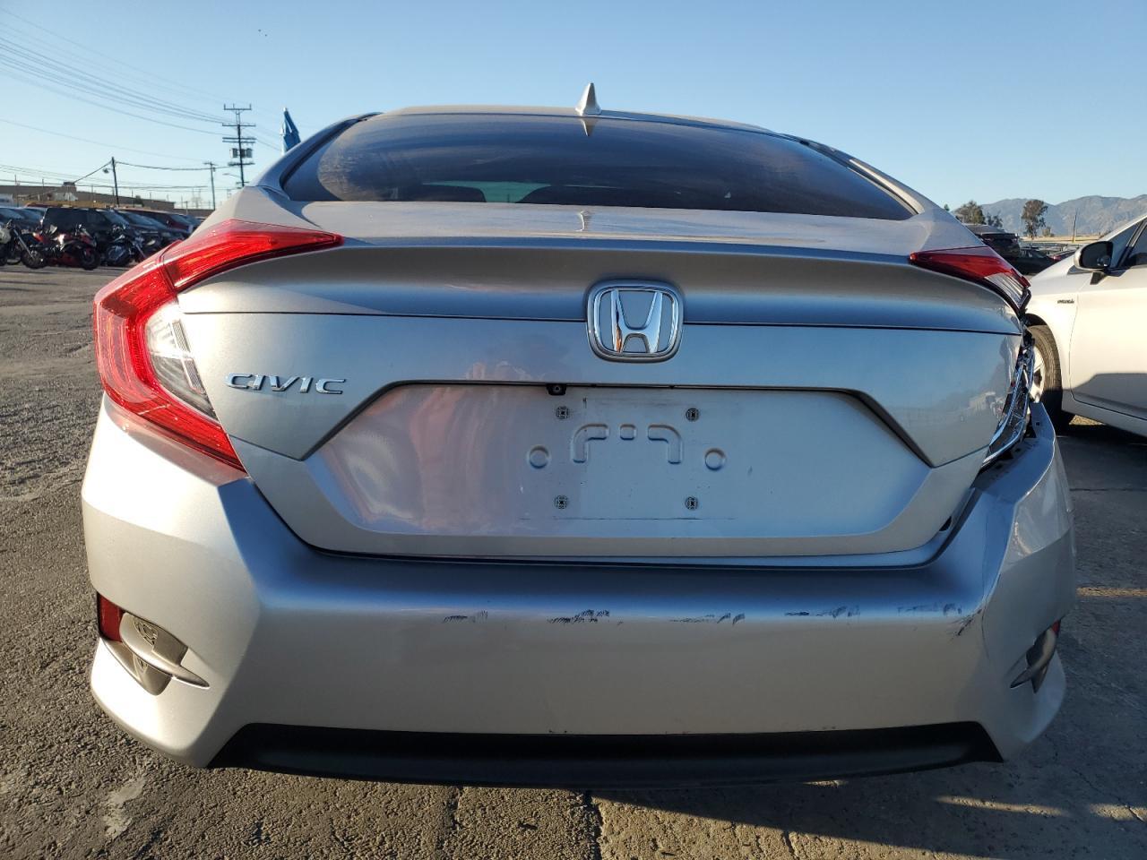2018 Honda Civic Ex - Image 6