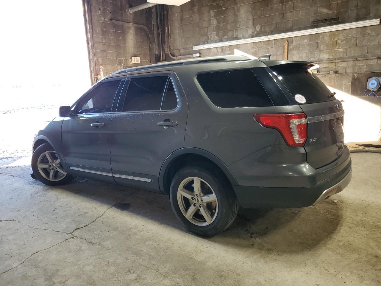 2017 Ford Explorer Xlt - Image 2