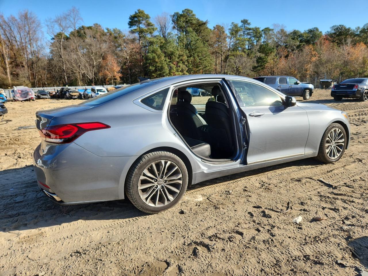 2015 Hyundai Genesis 3.8L - Фото 3