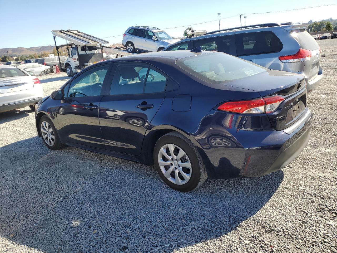 2025 Toyota Corolla Le - Фото 2