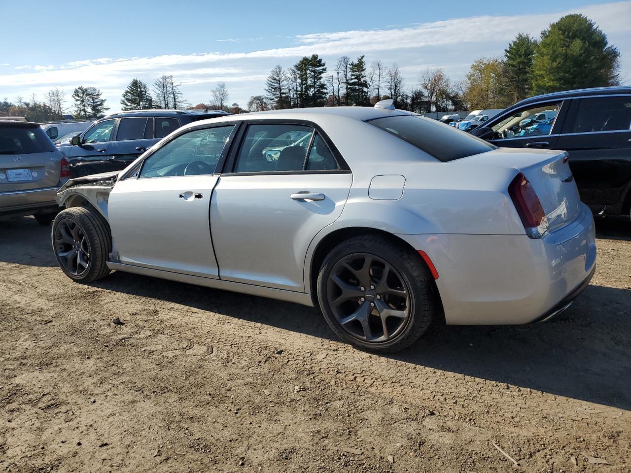 2021 Chrysler 300 S - Фото 2
