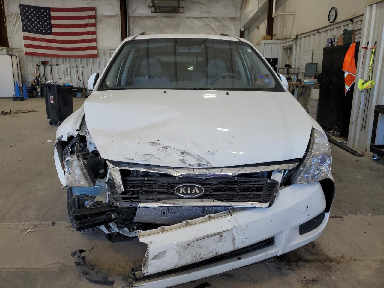 2012 Kia Sedona Lx - Фото 5