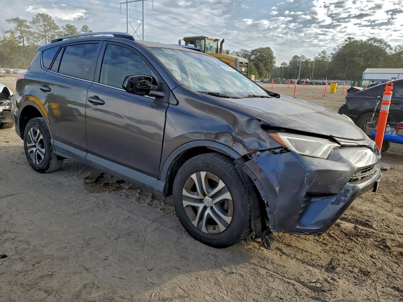 2017 Toyota Rav4 Le - Image 4
