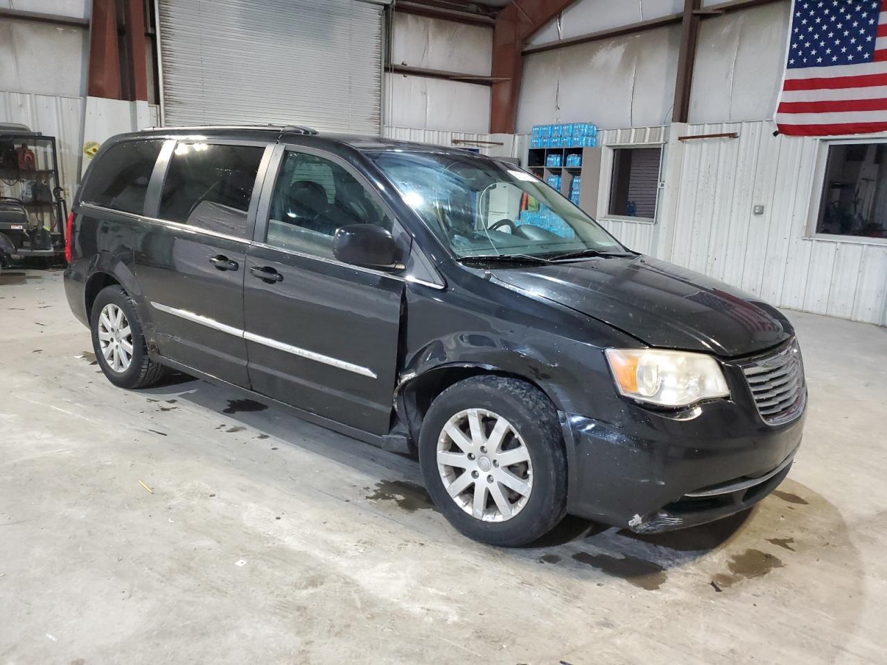 2013 Chrysler Town & Country Touring - Фото 4