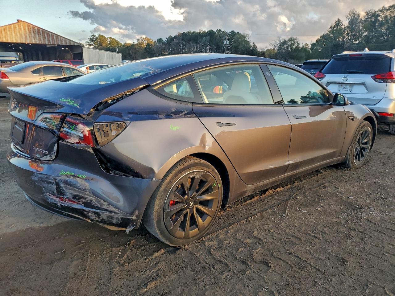 2023 Tesla Model 3 - Фото 3