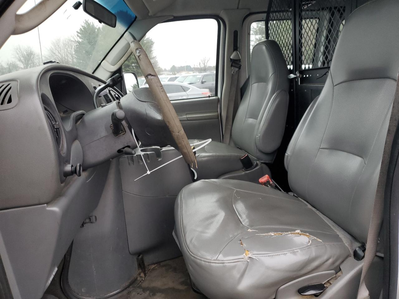 2003 Ford E250 Delivery Van - Image 7