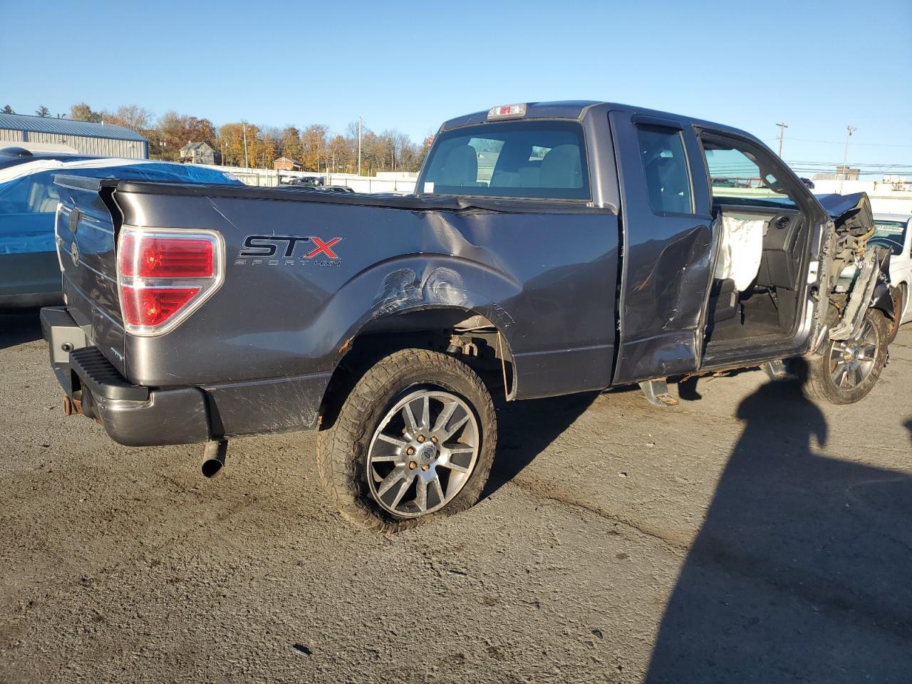 2011 Ford F150 Super Cab - Фото 3