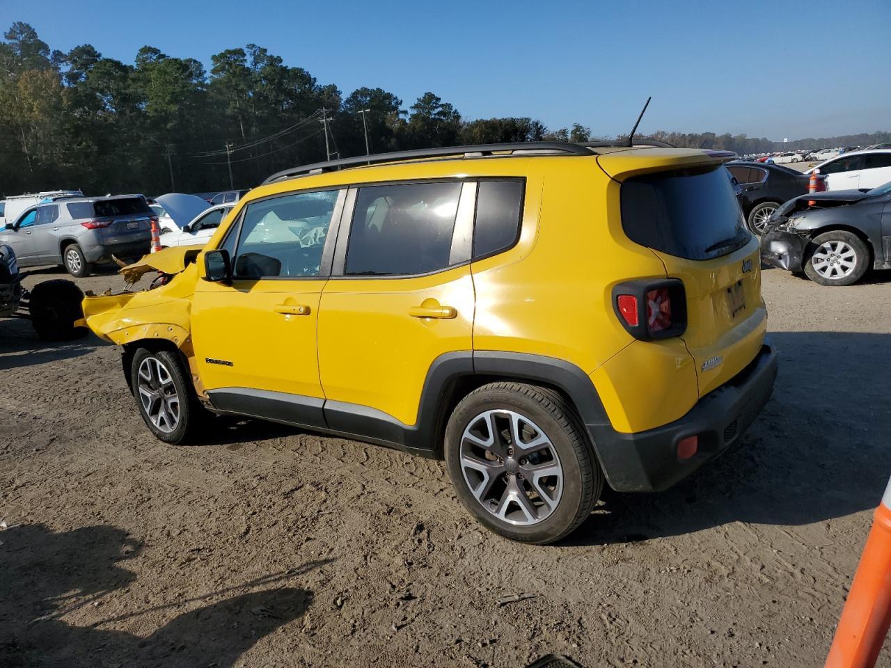 2015 Jeep Renegade Latitude - Image 2