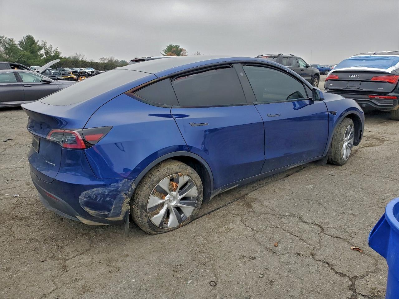 2024 Tesla Model Y - Фото 3