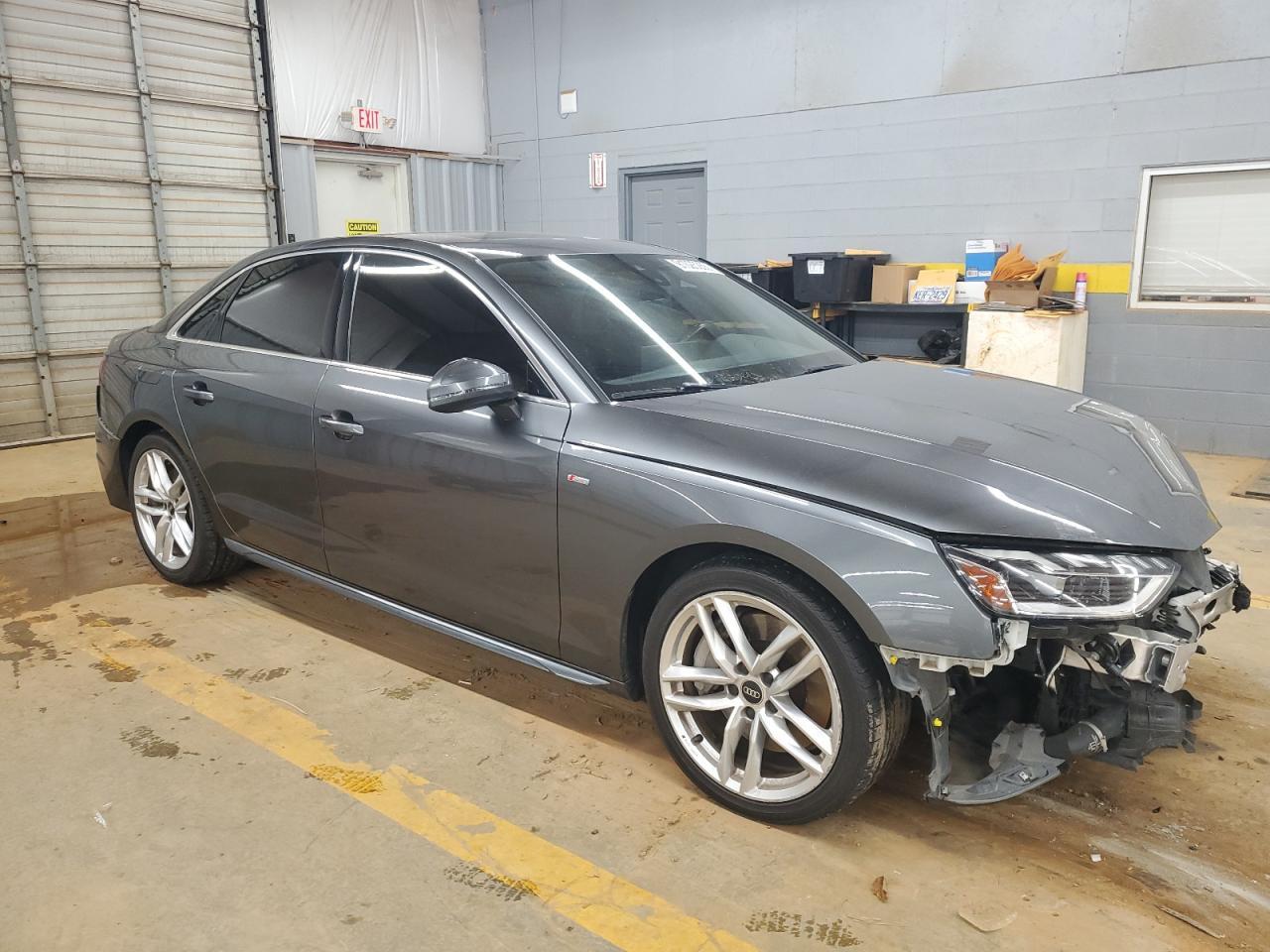 2022 Audi A4 Premium Plus 45 - Фото 4