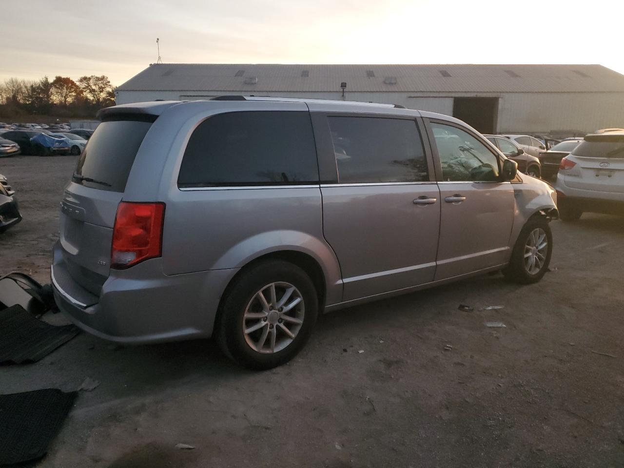 2019 Dodge Grand Caravan Sxt - Фото 3