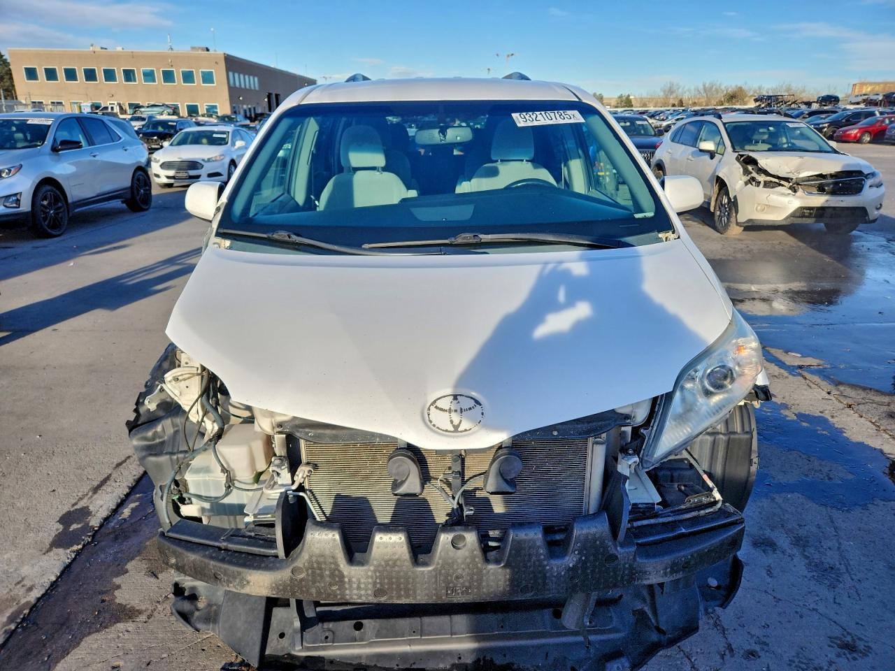 2015 Toyota Sienna Le - Image 5