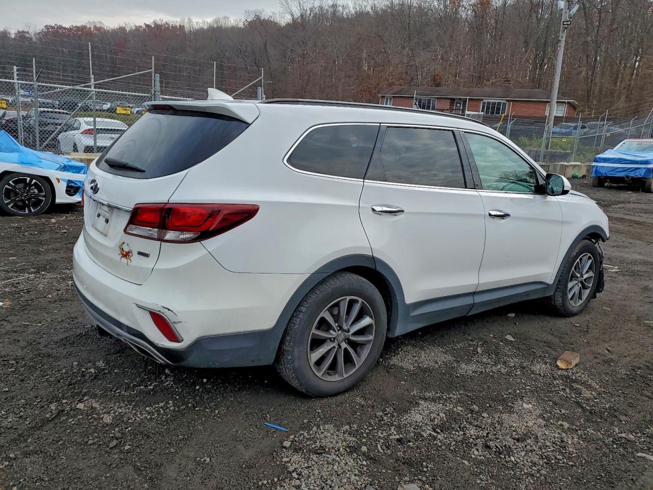 2017 Hyundai Santa Fe Se - Фото 3