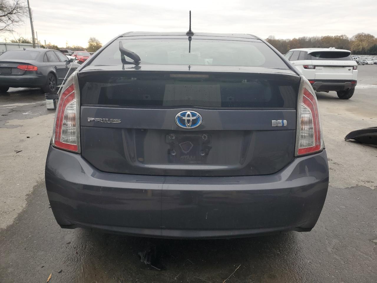 2012 Toyota Prius Three - Image 6