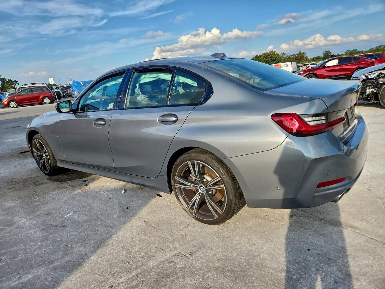 2023 BMW 330I - Фото 2