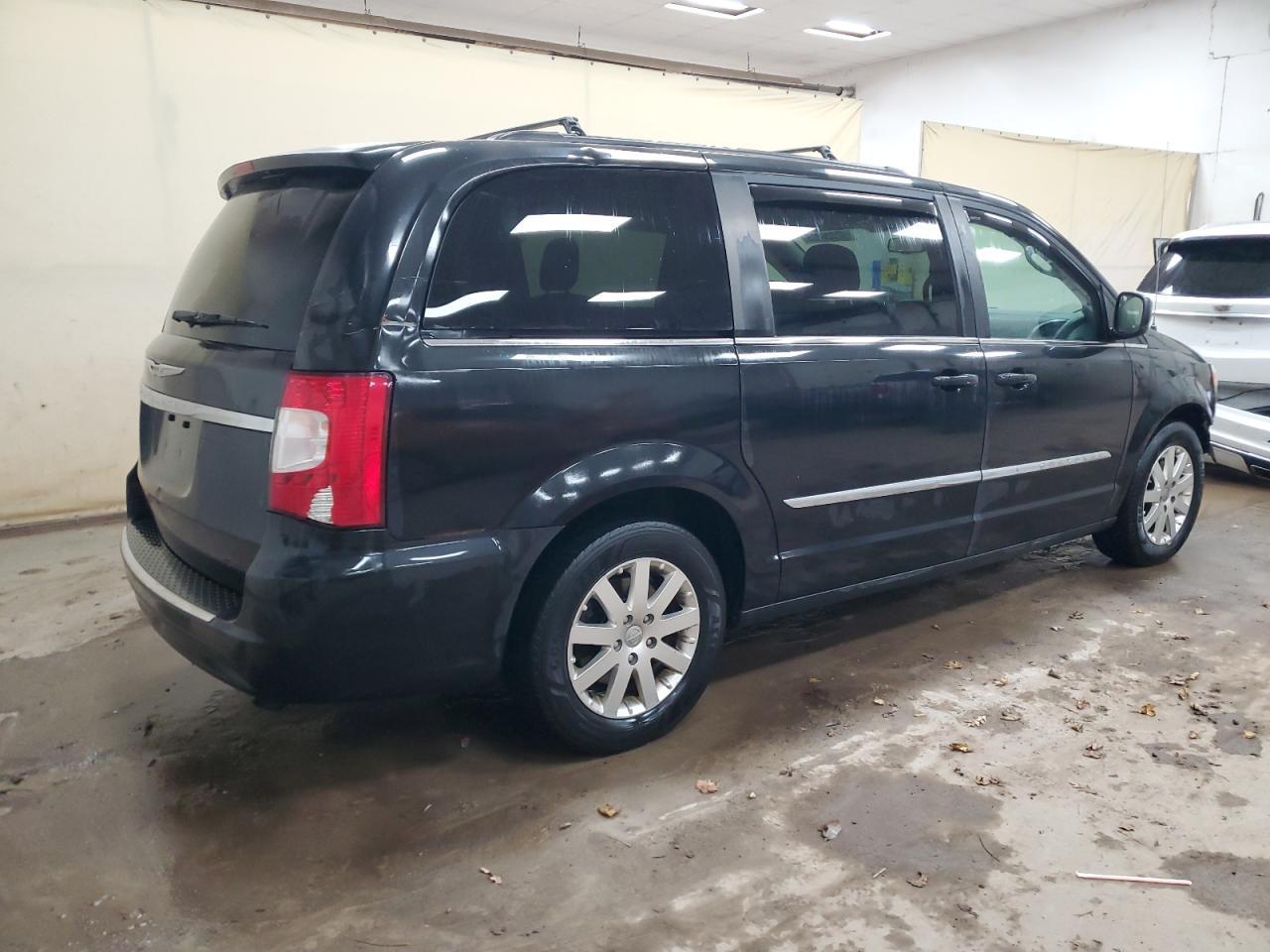 2016 Chrysler Town & Country Touring - Фото 3