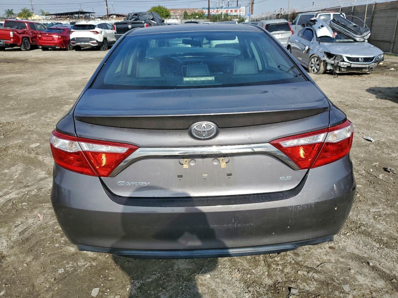 2016 Toyota Camry Le - Фото 6