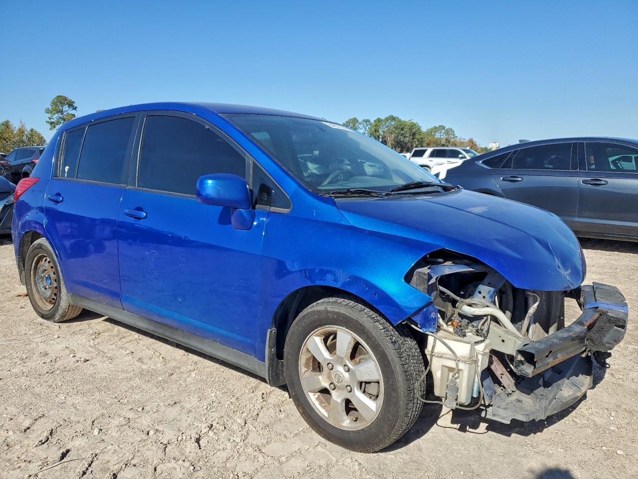 2011 Nissan Versa S - Фото 4