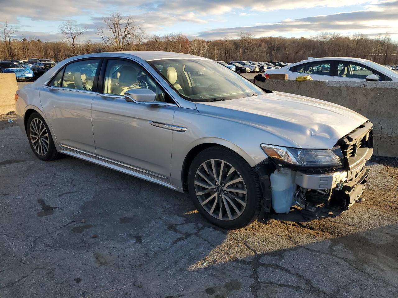 2017 Lincoln Continental Select - Image 4