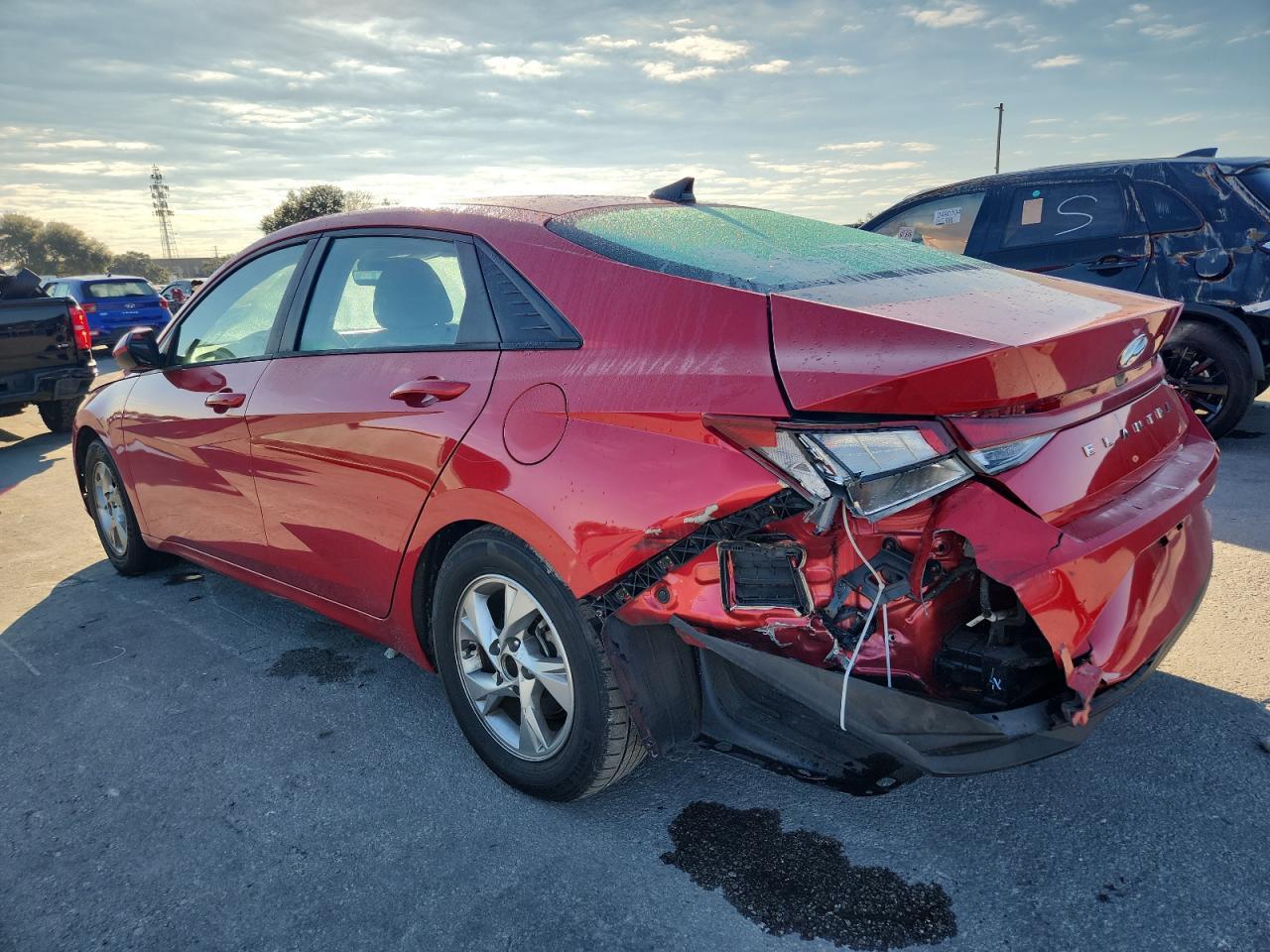 2021 Hyundai Elantra - Фото 2