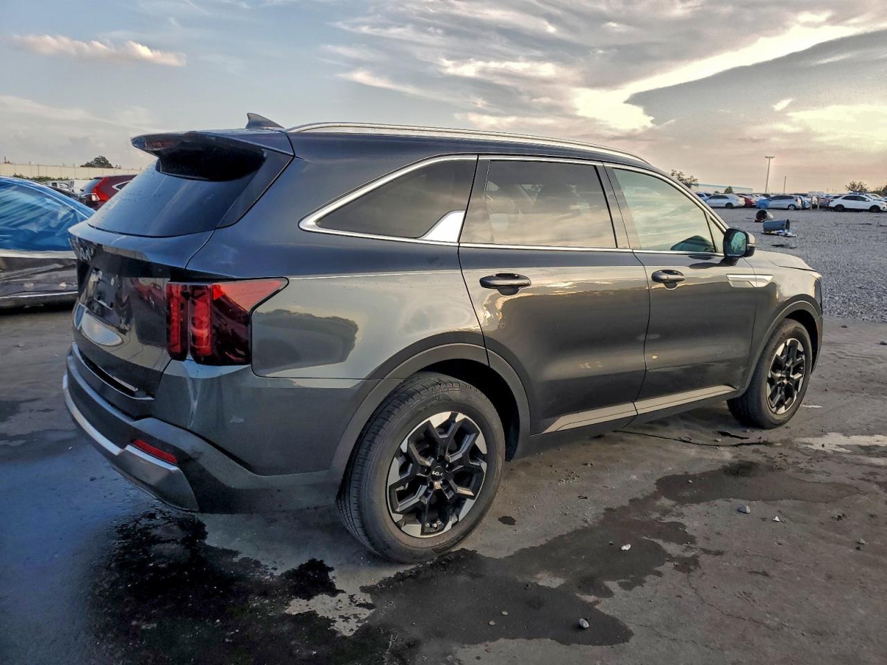 2024 Kia Sorento S - Фото 3