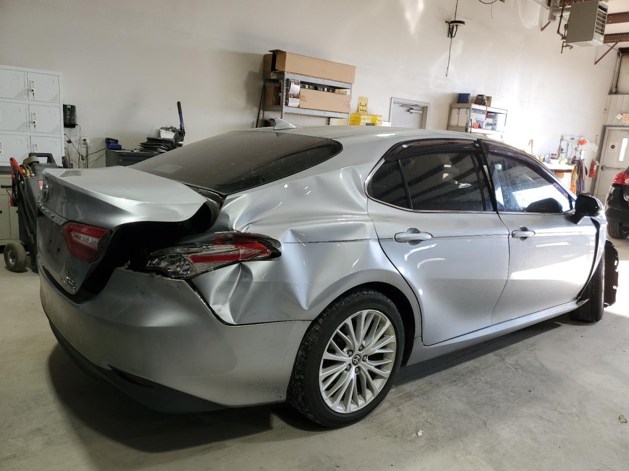 2020 Toyota Camry Xle - Фото 3