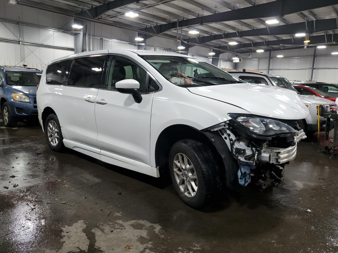 2023 Chrysler Voyager Lx - Фото 4