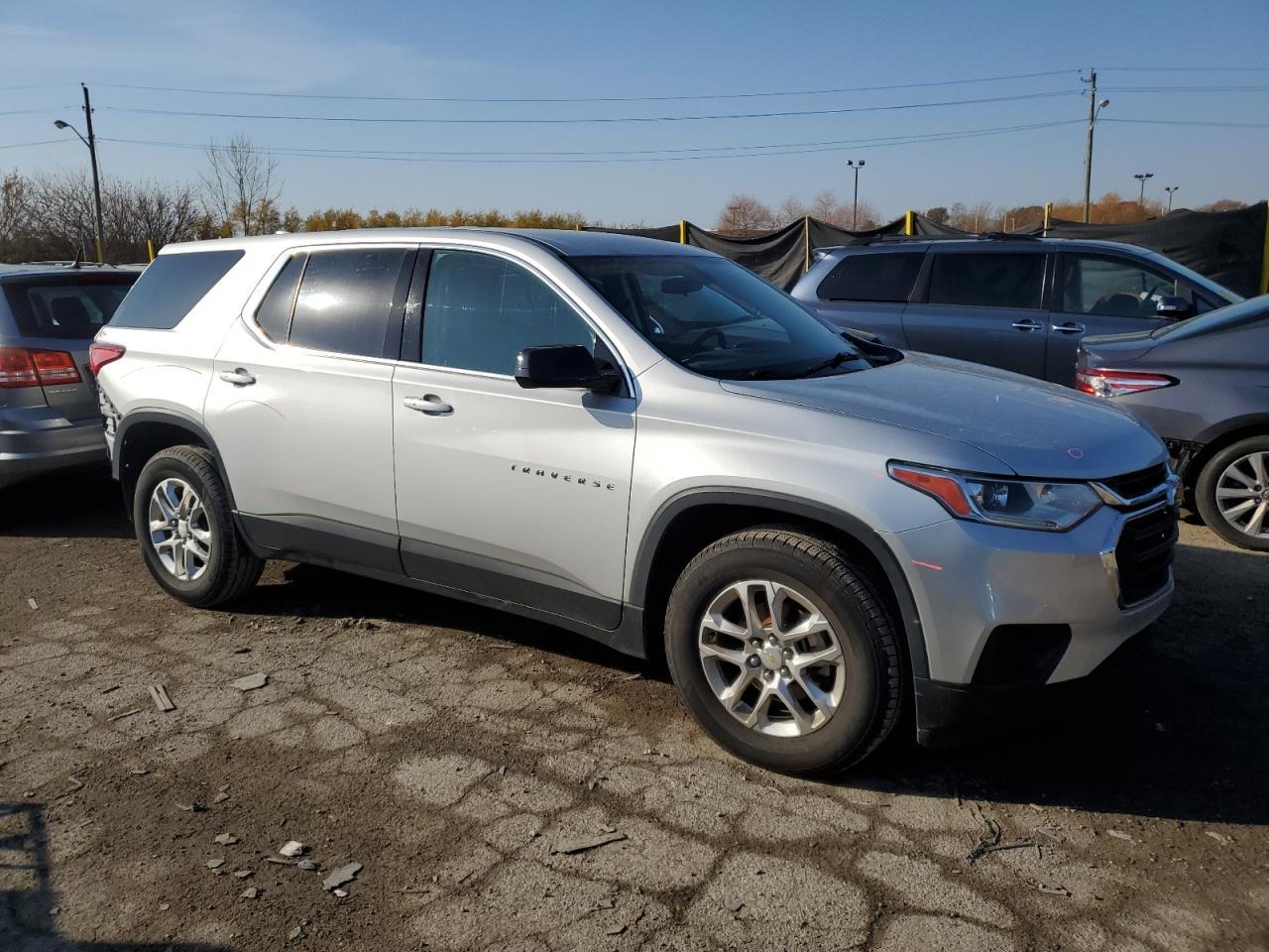 2019 Chevrolet Traverse Ls - Фото 4