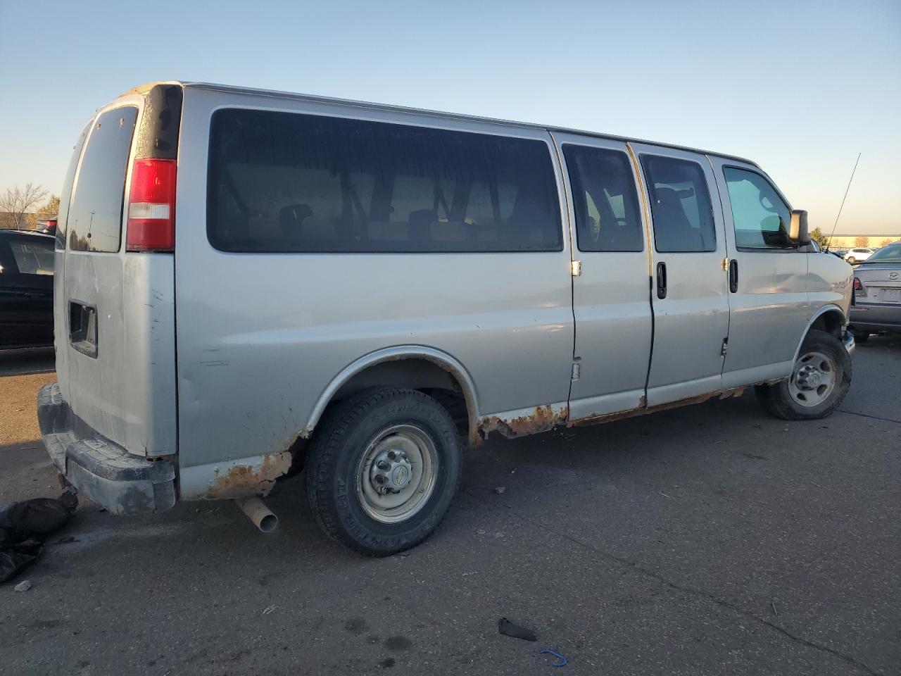 2010 Chevrolet Express G3500 Ls - Image 3
