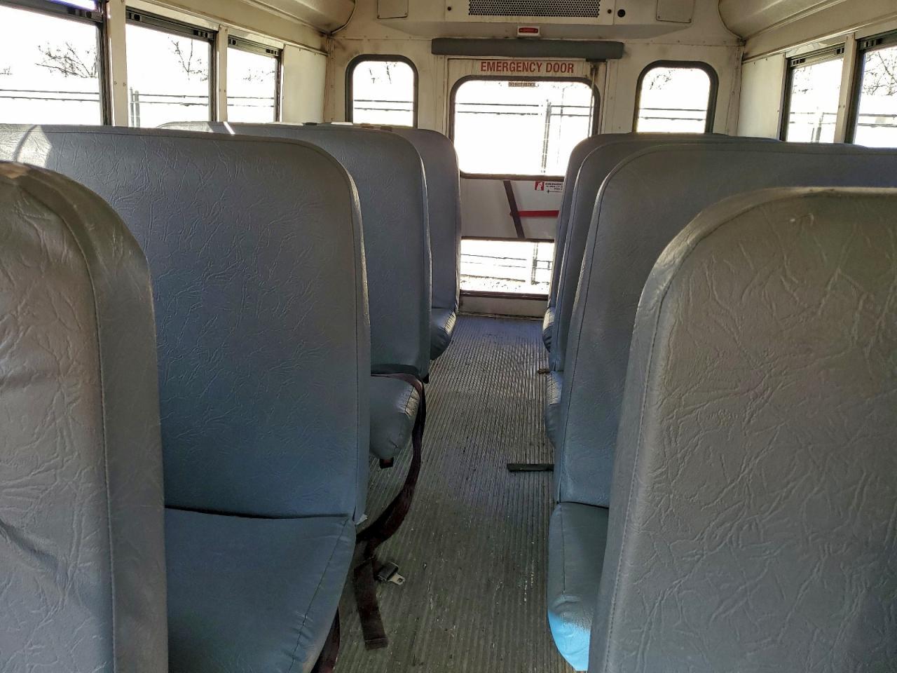 2015 Chevrolet Express School Bus - Фото 6