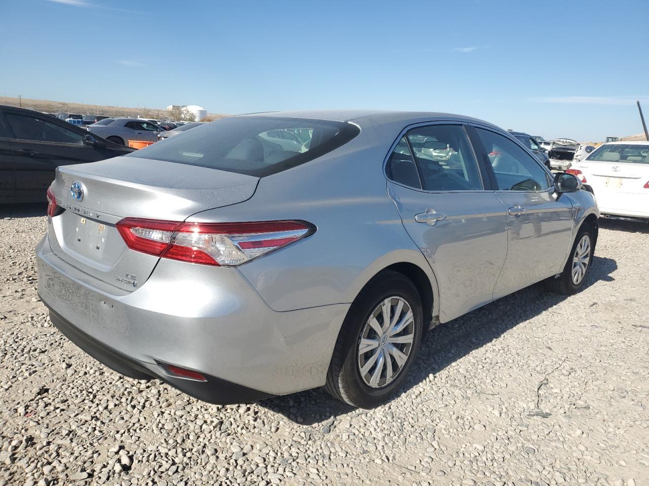 2018 Toyota Camry Le - Image 3