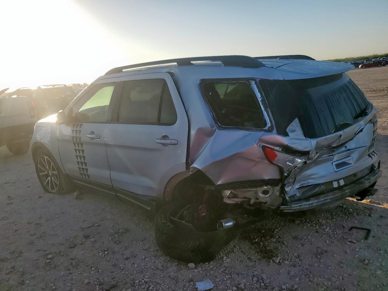 2015 Ford Explorer Xlt - Фото 2