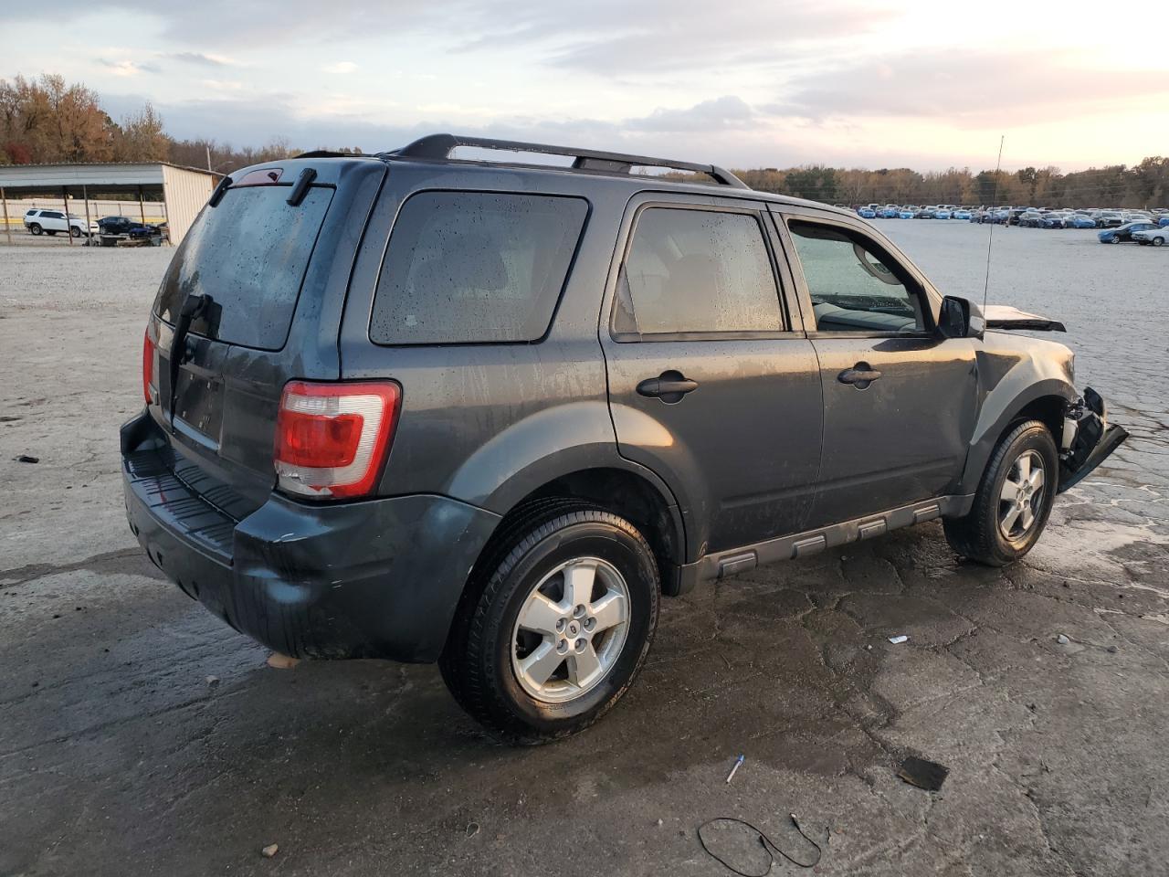 2009 Ford Escape Xls - Image 3
