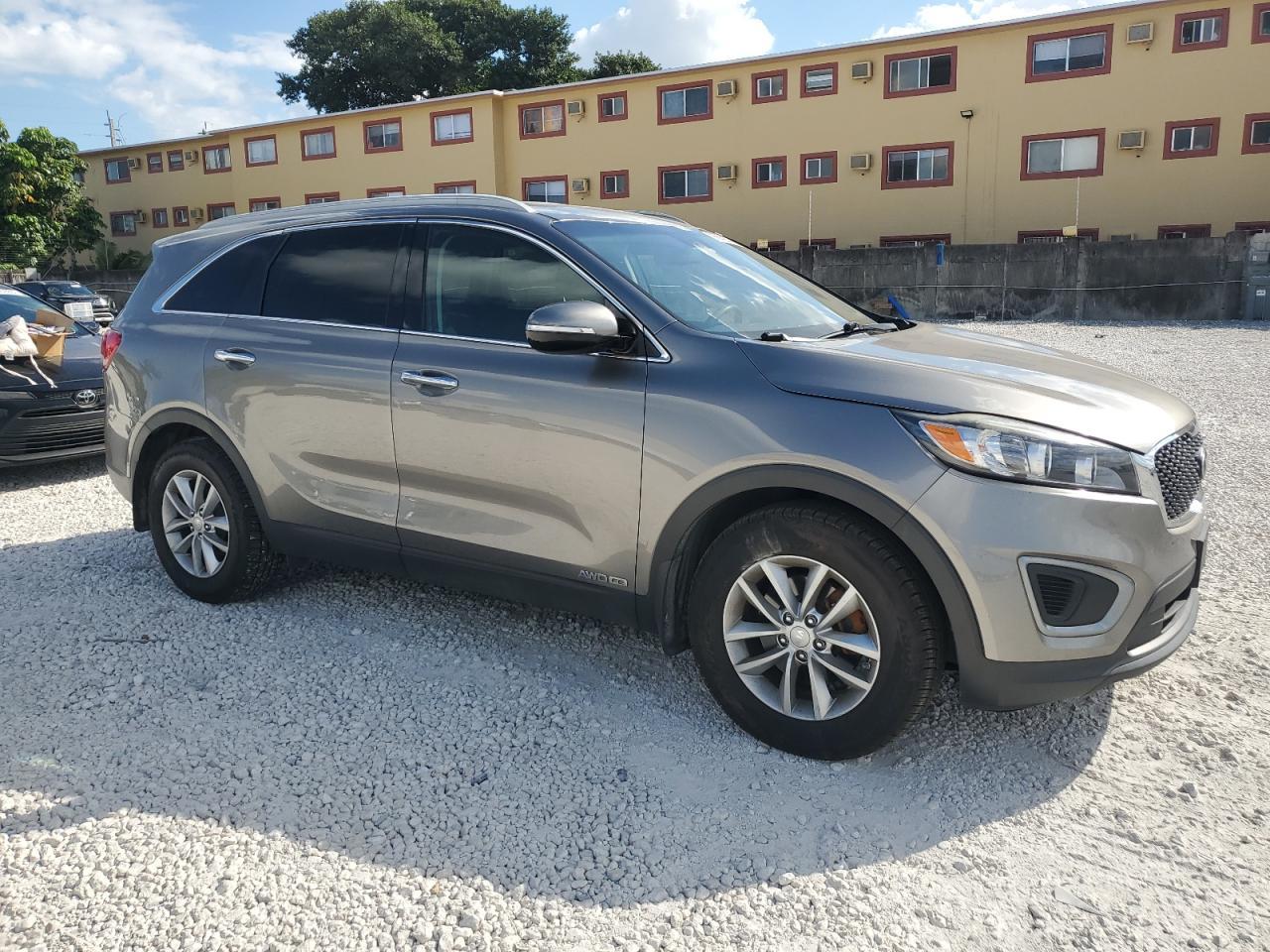 2016 Kia Sorento Lx - Image 4