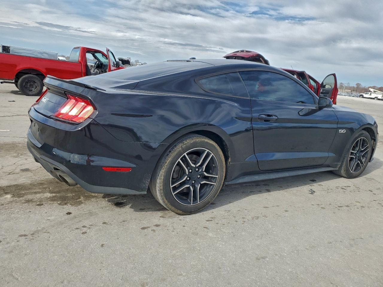2020 Ford Mustang Gt - Фото 3