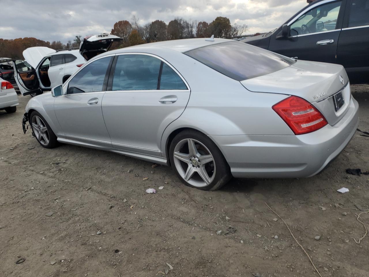 2010 Mercedes-Benz S 550 - Image 2