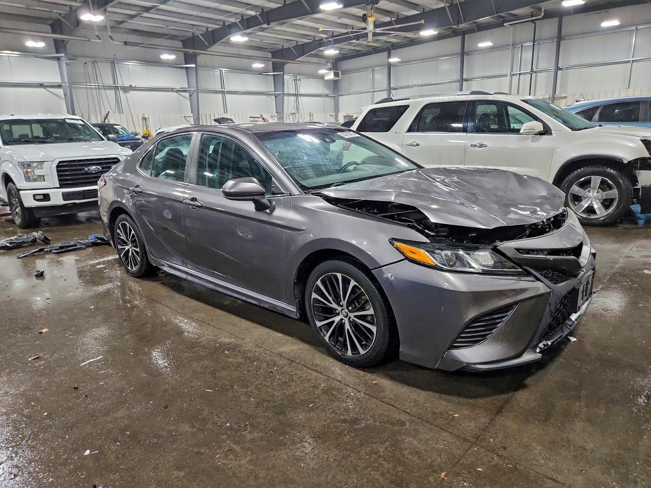 2020 Toyota Camry Se - Фото 4