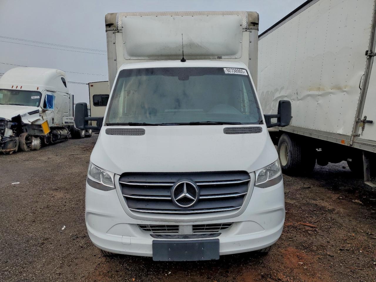 2023 Mercedes Benz Sprinter 4500 2.0L 4C Tdsl Ext Chassis Cab - Image 5