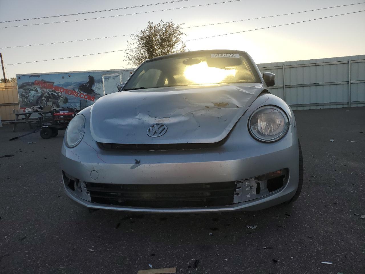 2013 Volkswagen Beetle - Image 5