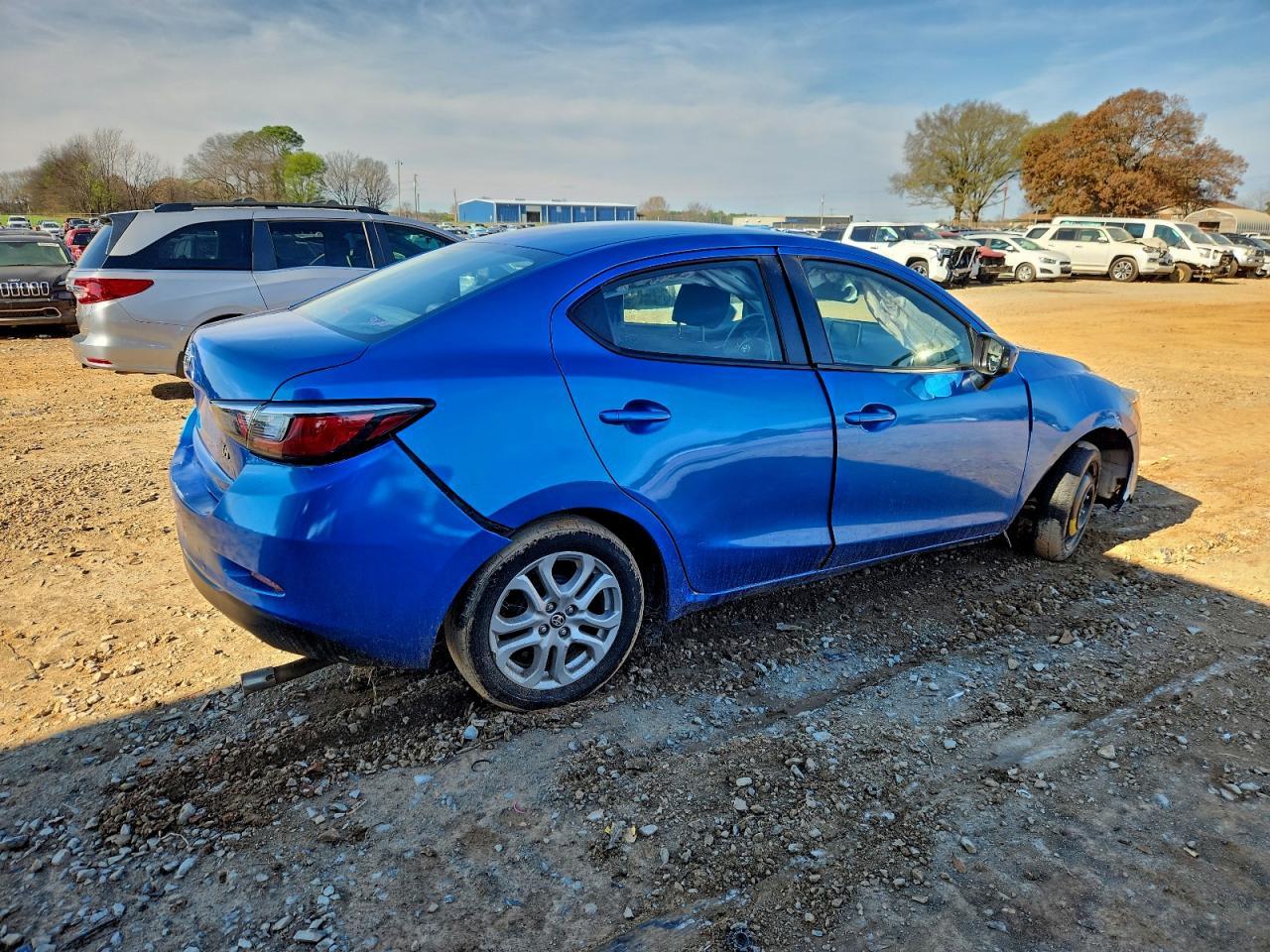 2017 Toyota Yaris Ia - Фото 3