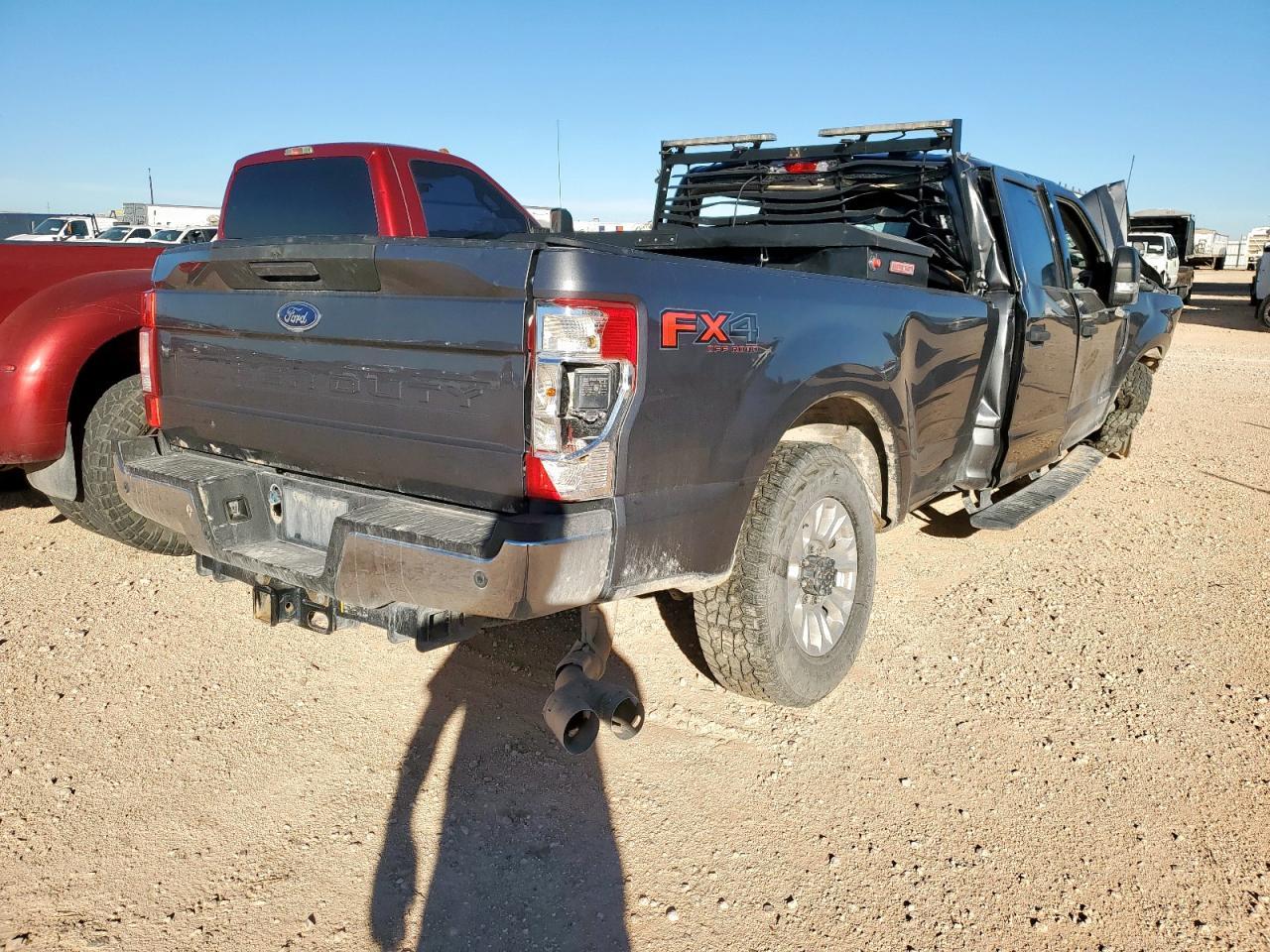 2022 Ford F250 Super Duty - Фото 3
