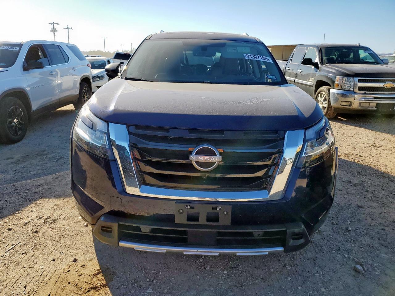 2023 Nissan Pathfinder Platinum - Image 5