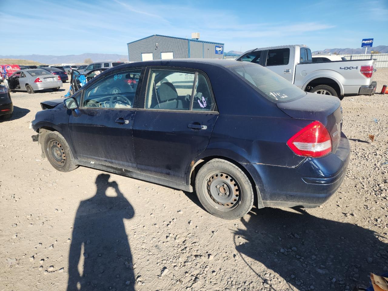 2010 Nissan Versa S - Фото 2