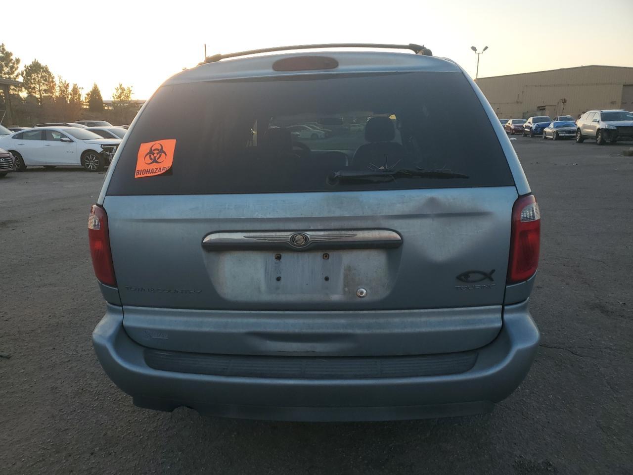 2006 Chrysler Town & Country Touring - Image 6