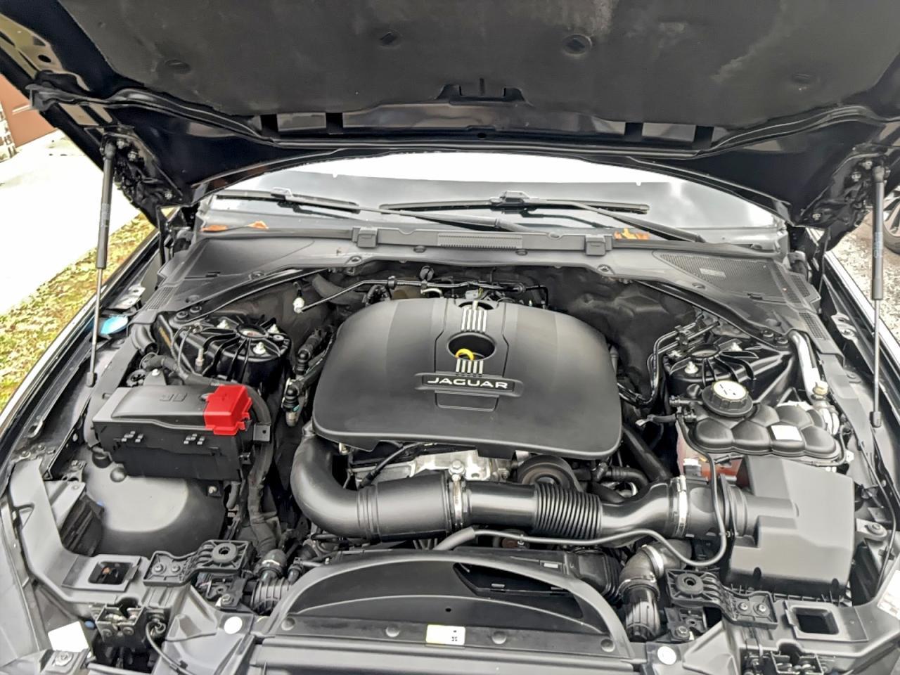 2017 Jaguar Xe - Image 7