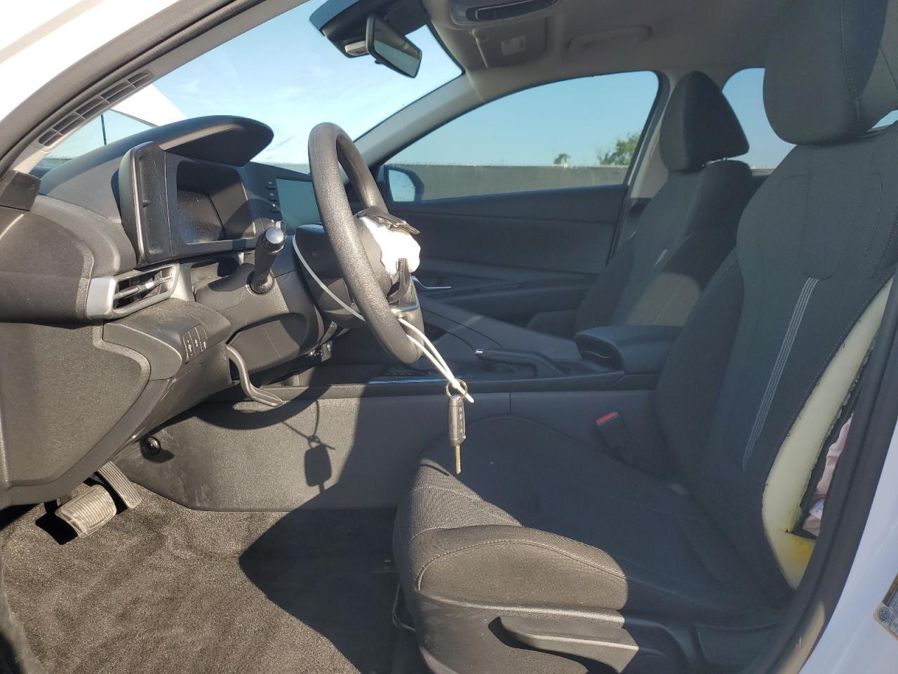 2025 Hyundai Elantra Se - Фото 7