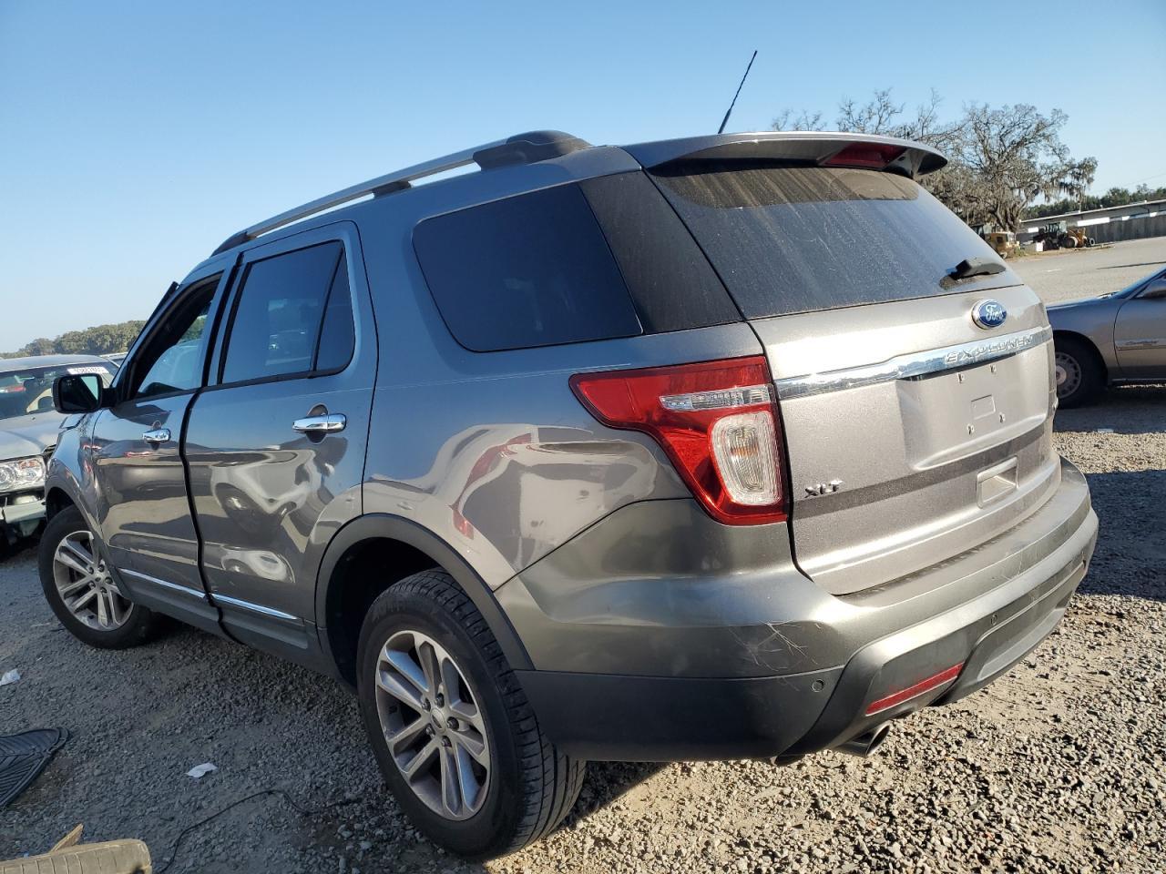 2014 Ford Explorer Xlt - Image 2