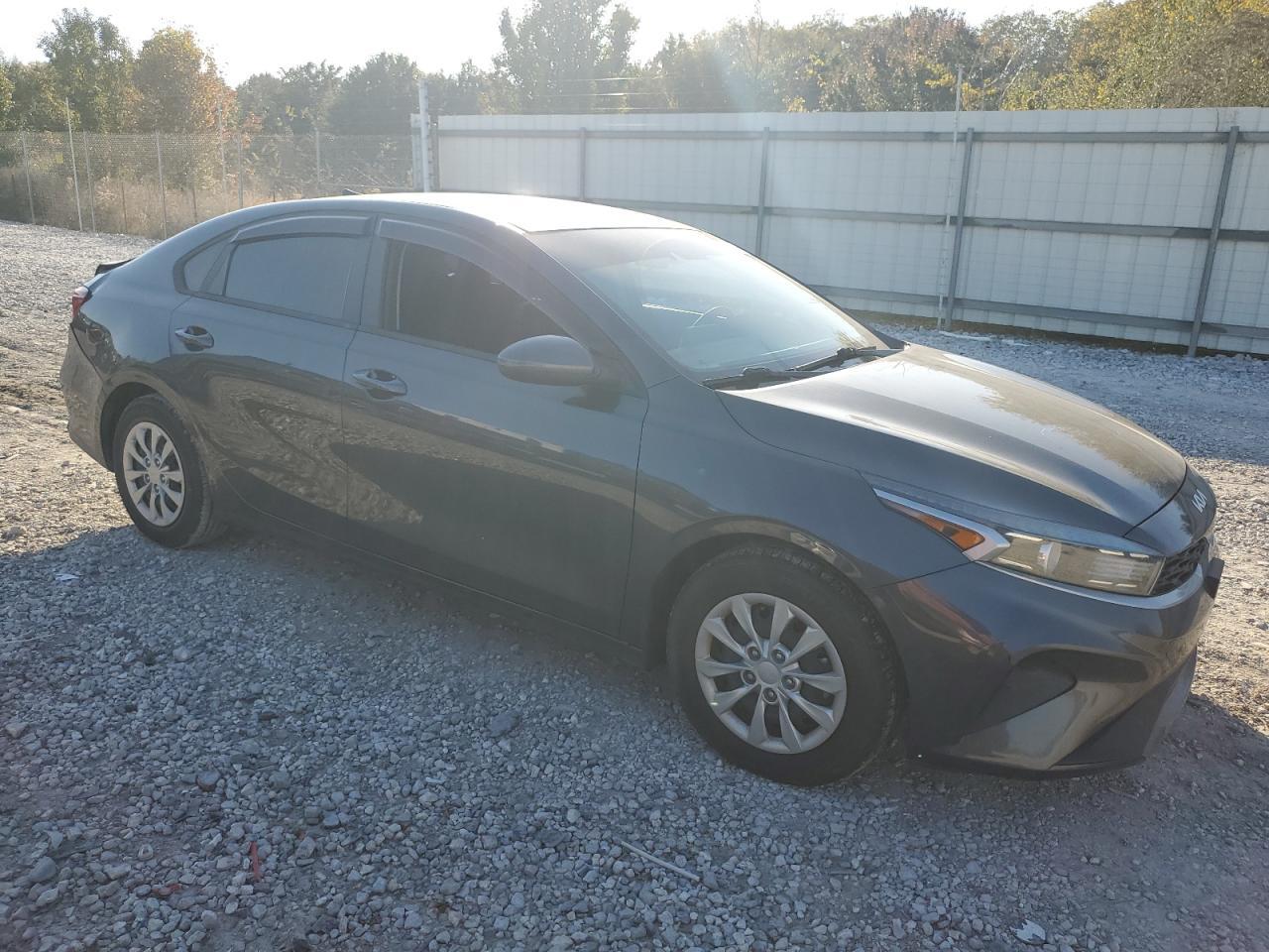 2022 Kia Forte Fe - Image 4